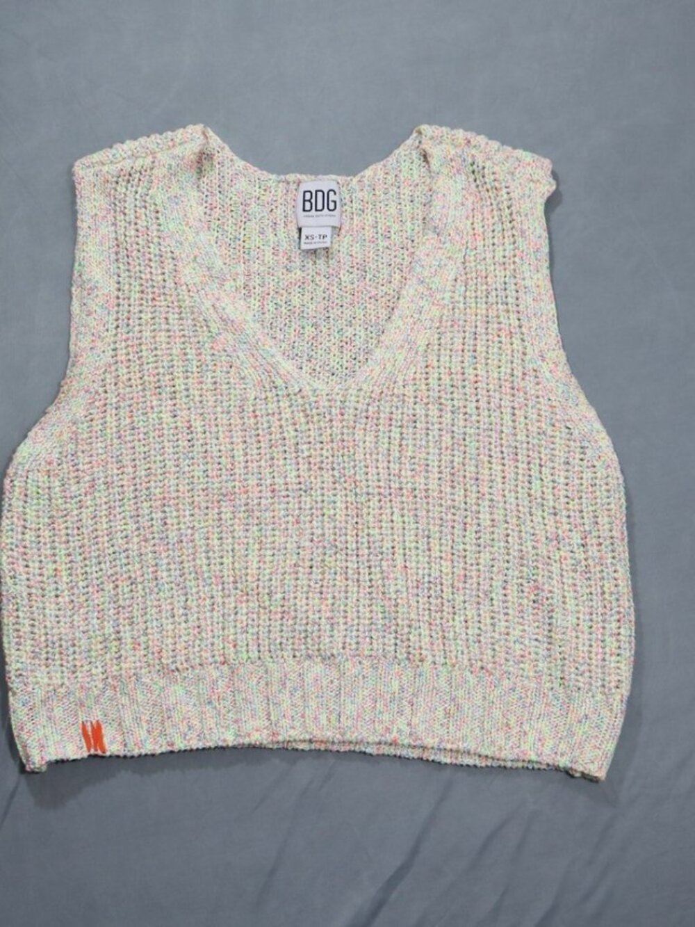 BDG Urban Outfitters Cropped Sweater Vest XS Cream Rainbow Space Dye Knit